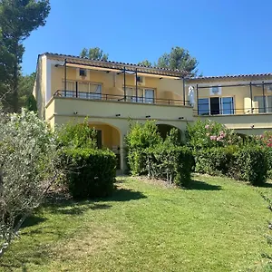  Appartement Domaine Du Golf De Pont Royal Cosy
